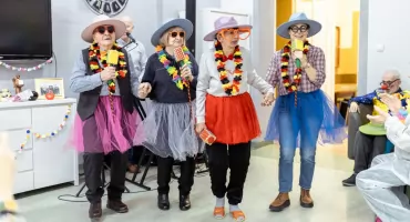 Bal karnawałowy w Dziennym Domu Pomocy w Świeciu. Placówka świętowała 17. lecie działalności