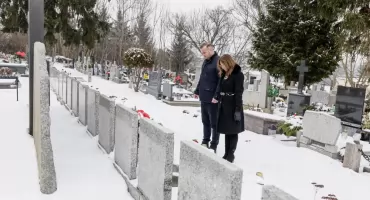 106. rocznica Zaślubin Polski z Morzem. Burmistrz oraz skarbnik złożyli kwiaty