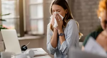 Alergia wiosenna – czym jest i z czego wynika sezonowość objawów?