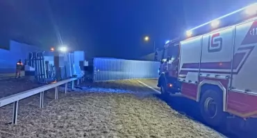 Ciężarówka przewróciła się niedaleko Świecia. Były spore utrudnienia w ruchu