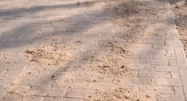 Piach na ulicach i chodnikach. Jest apel jednej z gmin