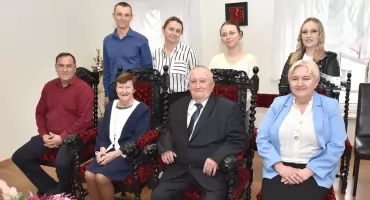 Zofia i Bogusław Braun 50 lat po ślubie. Wspólnie wychowali 7 dzieci i doczekali się 19 wnucząt