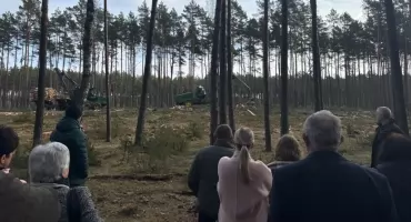 Radni pojechali do lasu. Zobaczyli jak wygląda gospodarka leśna