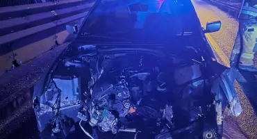 Wypadek na moście im. Bronisława Malinowskiego. Samochód uderzył w przęsło