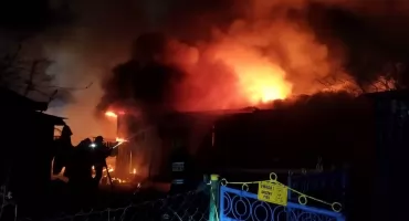 Budynek cały został objęty ogniem. W akcji uczestniczyło wiele zastępów