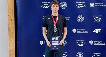 Historyczny sukces dla świeckiego sportu. Mikołaj Klonowski medalistą Mistrzostw Polski w pływaniu