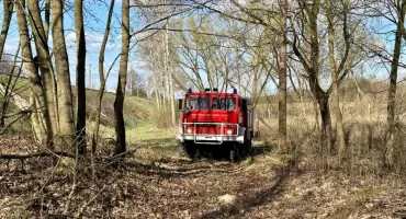 Ogień pojawił się przy torach. Na miejsce skierowano cztery jednostki