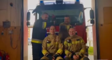 Strażacy obcięli się na łyso. O co chodzi w akcji Łatwogang x Cancer Fighters?