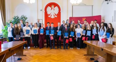 Nagrody Burmistrza dla absolwentów szkół ponadpodstawowych 2026. Prymusi zostali docenieni