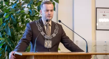 Burmistrz Świecia z jednogłośnym wotum zaufania i absolutorium. „Jak będziemy się kłócić to ucierpią nasi mieszkańcy”
