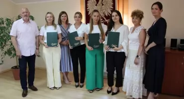 Nauczyciele z gminy Drzycim otrzymali awanse. Złożyli uroczyste ślubowanie 